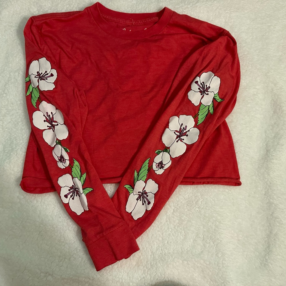 Coral long sleeve crop top with white hibiscus flower detail!